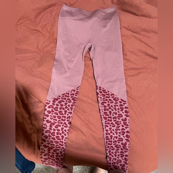 Fabletics red cheetah leggings - Picture 2 of 4